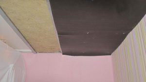 Шумоизоляция натяжного потолка в Томске. Услуги по шумоизоляции потолков недорого. Отделка потолка акустическими минплитами, улучшение звукоизоляции.