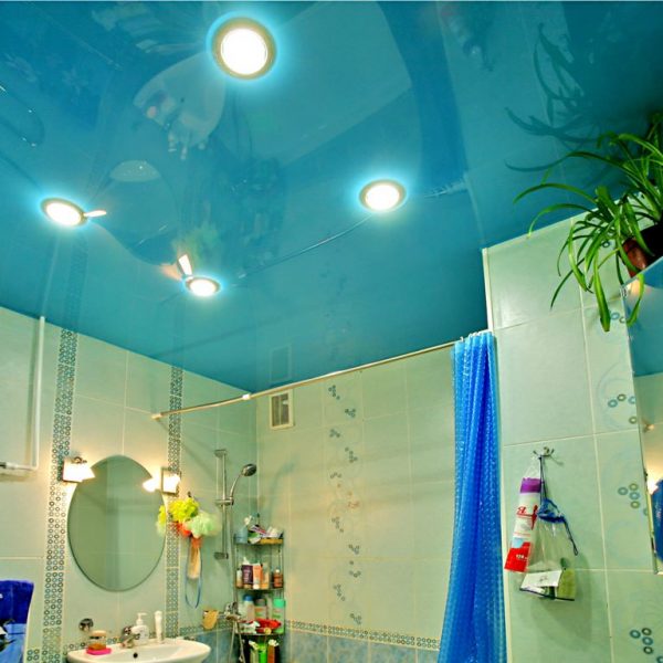 Натяжной потолок в ванной фото, компания Ремонтофф. Натяжные потолки в Томске под ключ.
